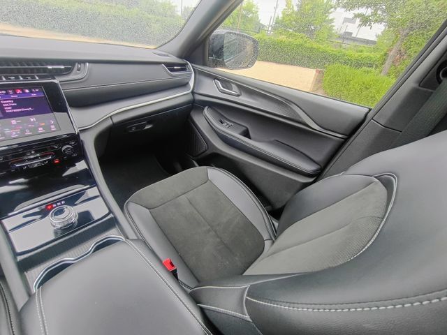 Used 2025 Jeep Grand Cherokee L Altitude RWD image 49