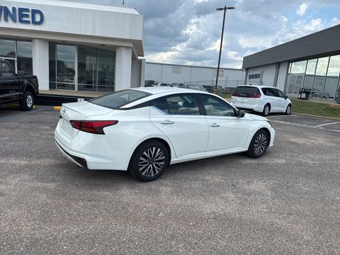 Used 2025 Nissan Altima 2.5 SV FWD image 19