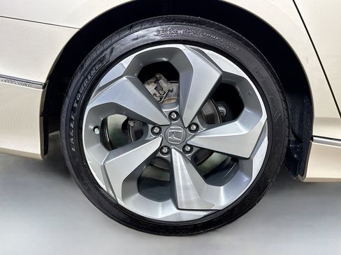 Used 2019 Honda Accord Touring image 31