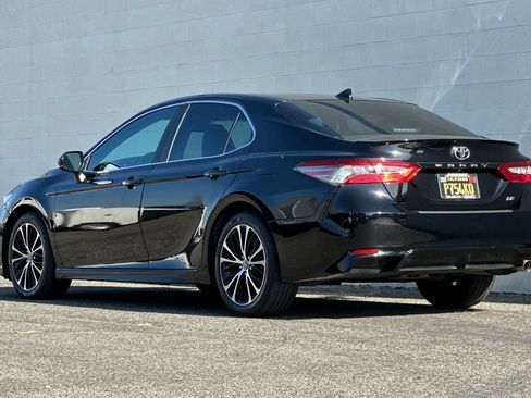 Used 2019 Toyota Camry SE FWD image 6