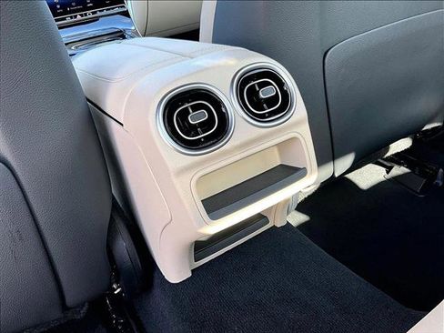 Used 2025 Mercedes-Benz C 300 Sedan image 25