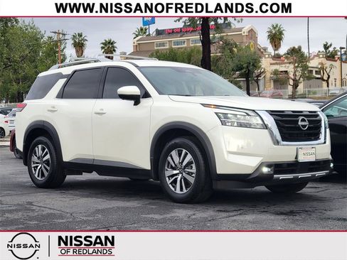 Certified 2022 Nissan Pathfinder SL image 1