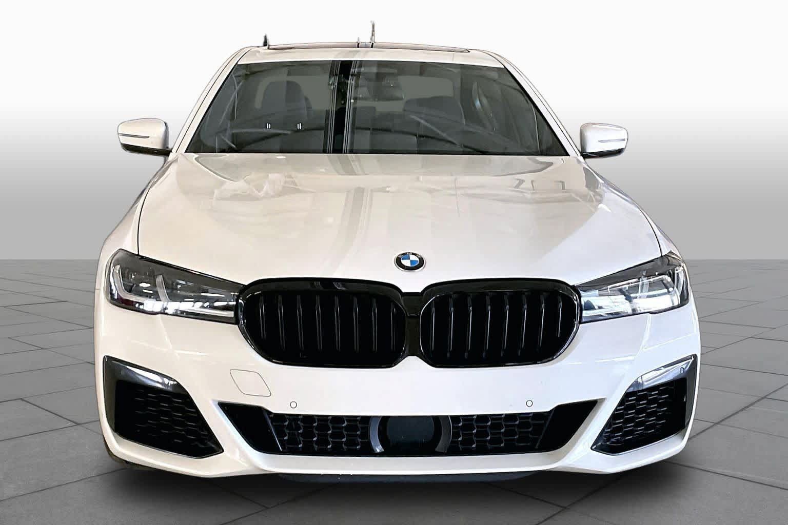 Used 2023 BMW 540i w/ M Sport Package RWD image 3