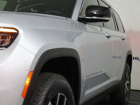 New 2025 Jeep Grand Cherokee L Limited image 12
