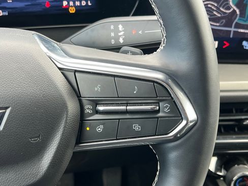 Used 2025 Chevrolet Traverse LT image 31