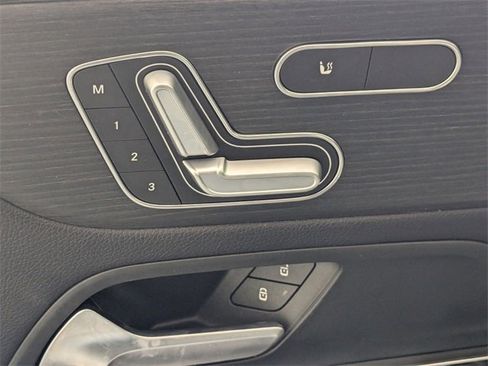 Used 2020 Mercedes-Benz GLB 250 GLB 250 image 11