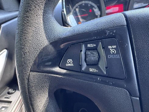 Used 2013 GMC Terrain SLE FWD image 32