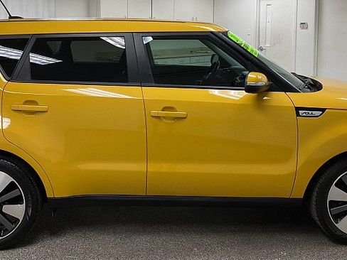 Used 2015 Kia Soul ! image 4