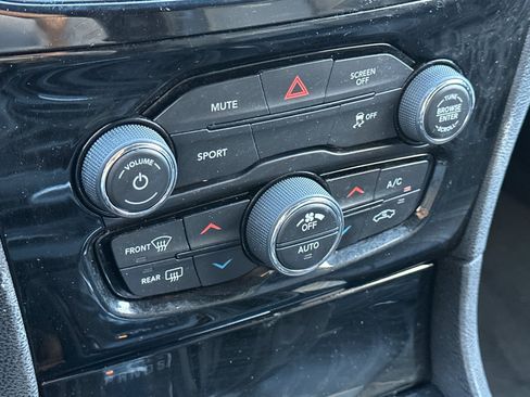 Used 2018 Chrysler 300 S RWD image 30