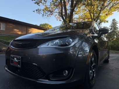 Used 2018 Chrysler Pacifica Limited w/ Advanced Safetytec Group