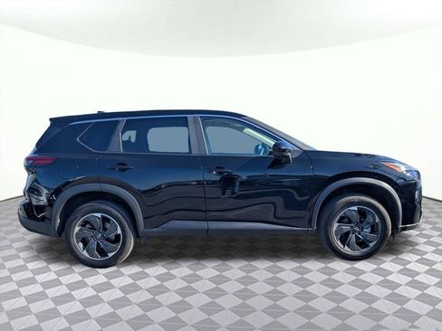 Used 2025 Nissan Rogue SV FWD image 2