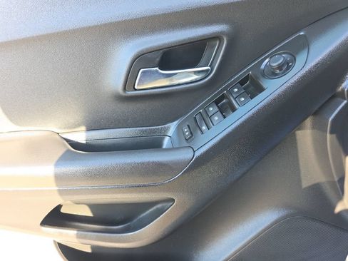 Used 2019 Chevrolet Trax LT w/ LT Convenience Package FWD image 13