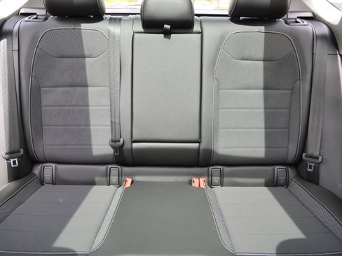 Certified 2023 Volkswagen Taos SE w/ Panoramic Sunroof Package AWD/4WD image 13