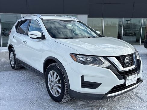 Used 2019 Nissan Rogue SV image 3