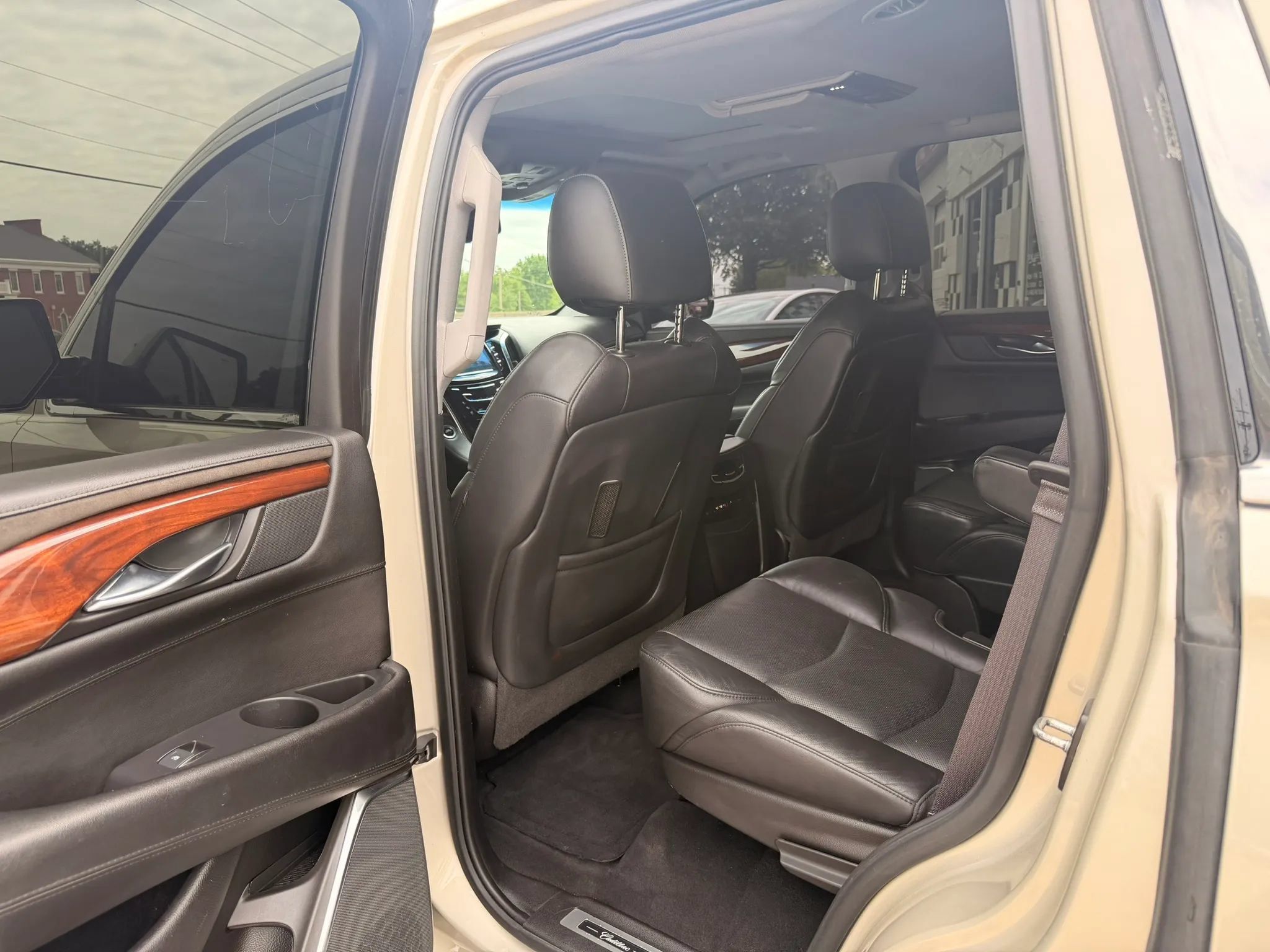 Used 2016 Cadillac Escalade Luxury AWD/4WD image 27