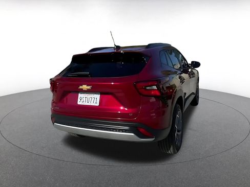 Used 2025 Chevrolet Trax LT image 14