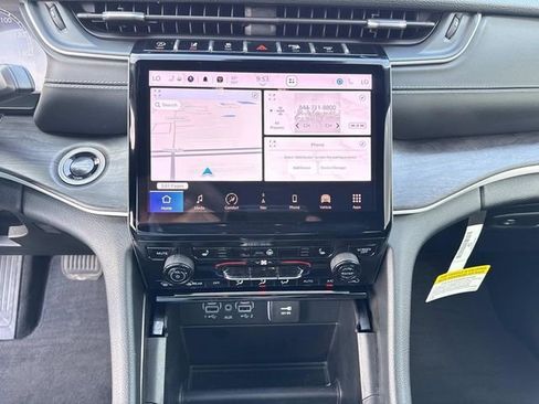 Used 2025 Jeep Grand Cherokee Limited RWD image 22