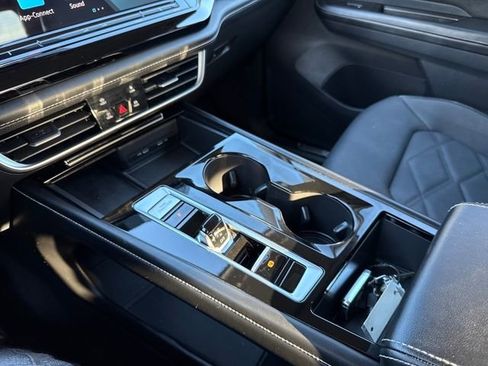 Used 2024 Volkswagen Atlas SE image 26