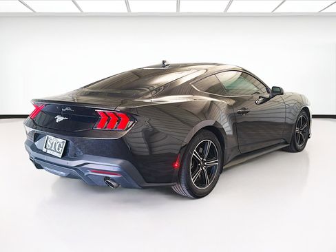 Used 2025 Ford Mustang Coupe image 4