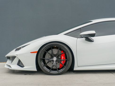 Used 2020 Lamborghini Huracan EVO image 14