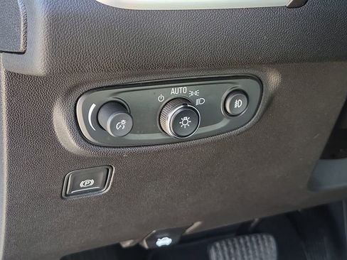 Certified 2023 GMC Terrain SLT image 17