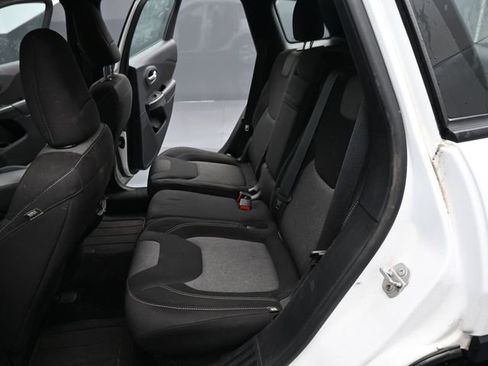 Used 2015 Jeep Cherokee Sport image 10