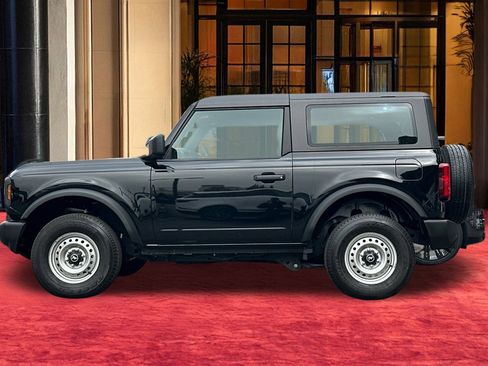 Used 2023 Ford Bronco image 3