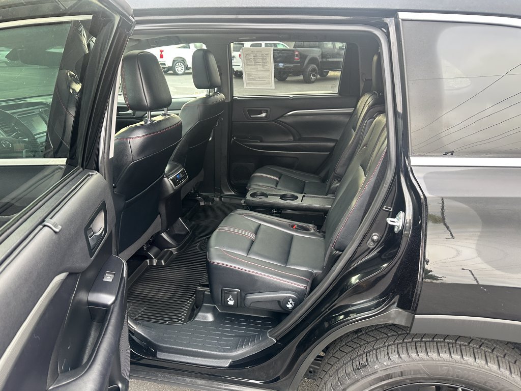 Used 2019 Toyota Highlander SE AWD/4WD image 14