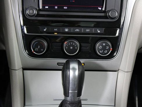 Used 2019 Volkswagen Passat 2.0T Wolfsburg w/ Wheels & Sunroof Package image 19