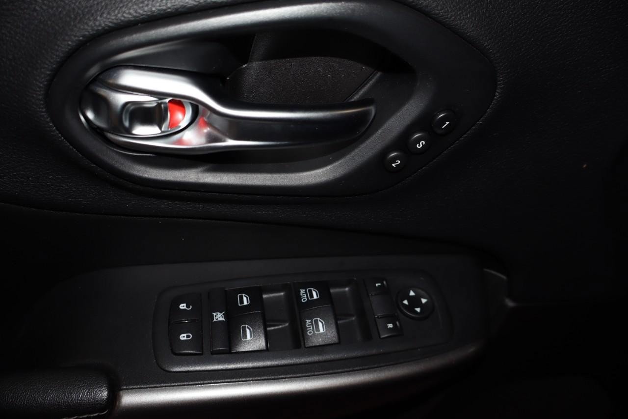 Used 2019 Jeep Cherokee Limited AWD/4WD image 10