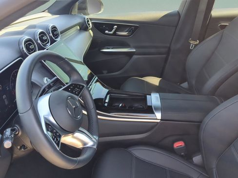 Certified 2025 Mercedes-Benz GLC 300 image 21