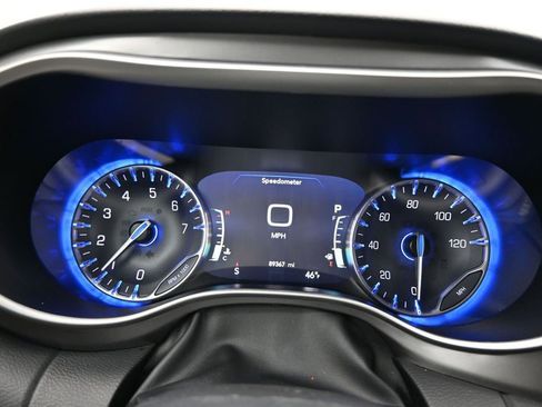 Used 2023 Chrysler Pacifica Touring-L FWD image 15