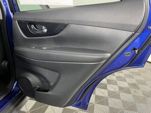 Used 2017 Nissan Rogue SL w/ SL Premium Package image 14