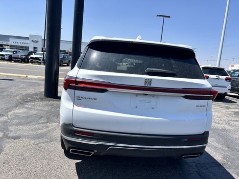 Used 2025 Buick Enclave Preferred AWD/4WD image 4