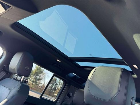 Used 2023 Land Rover Defender 110 X-Dynamic SE image 21