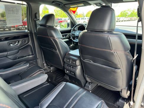 Used 2025 Honda Pilot TrailSport image 34