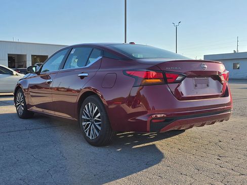 Used 2025 Nissan Altima 2.5 SV FWD image 4