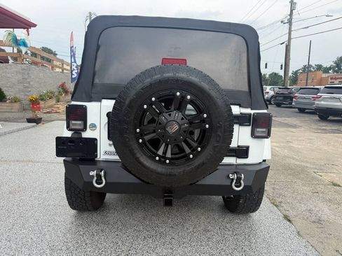 Used 2017 Jeep Wrangler Unlimited Sport w/ Connectivity Group AWD/4WD image 10