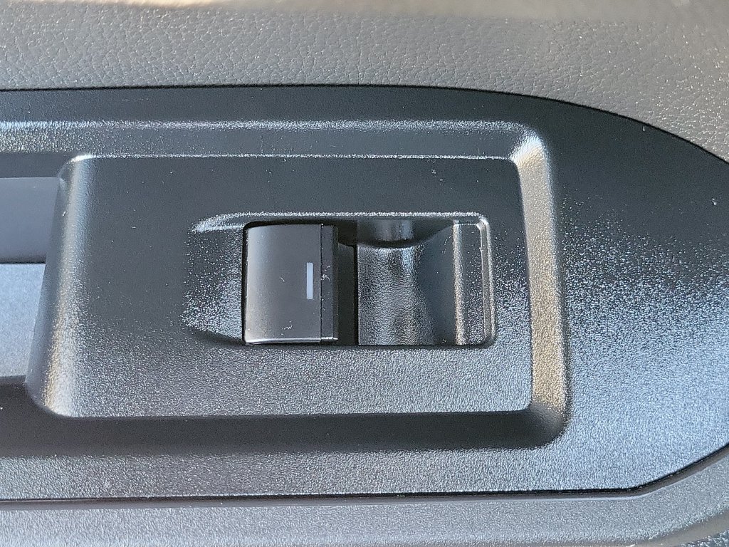 Used 2025 Toyota Tacoma SR5 AWD/4WD image 19