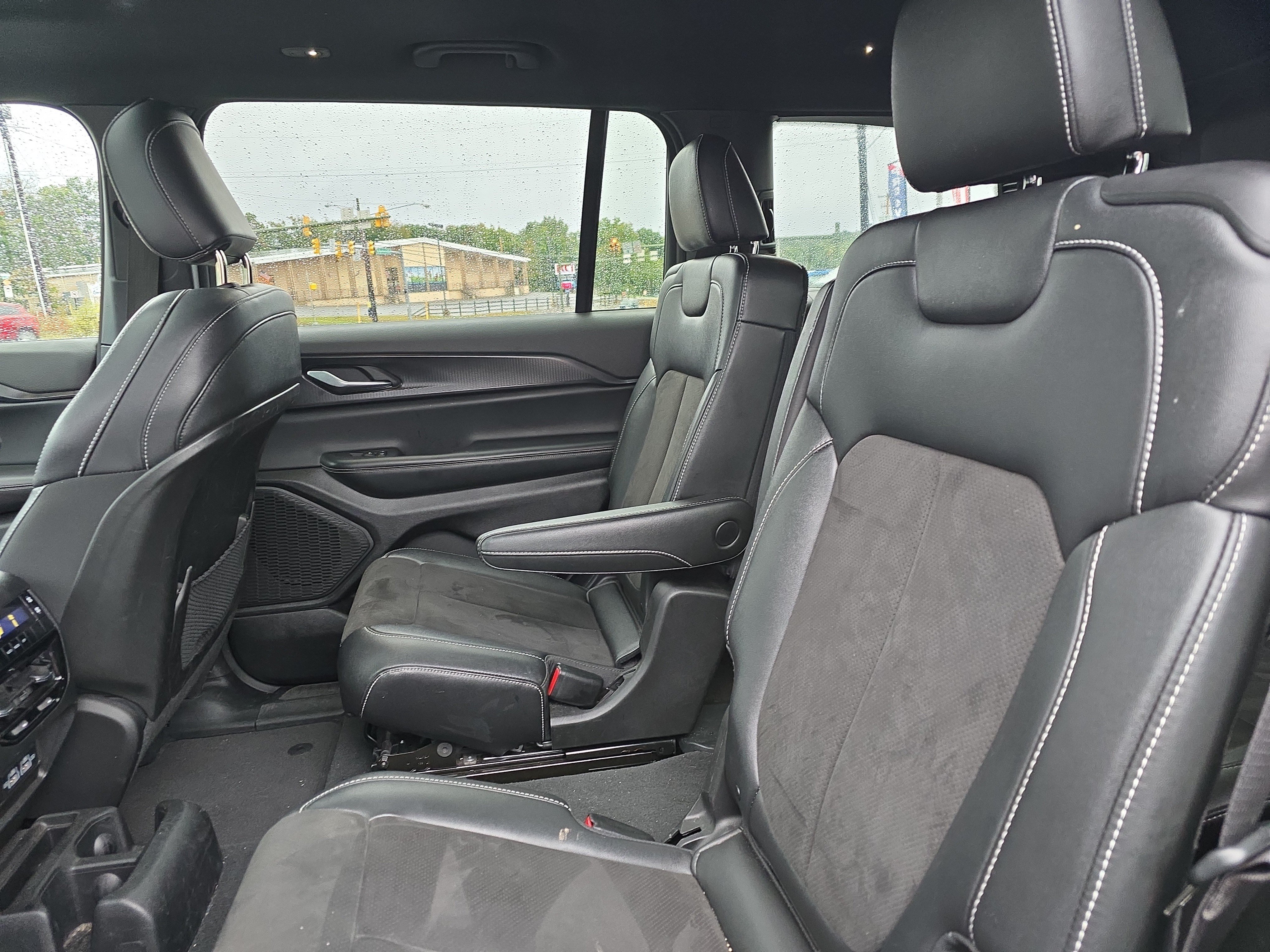 Used 2023 Jeep Grand Cherokee L Altitude AWD/4WD image 36