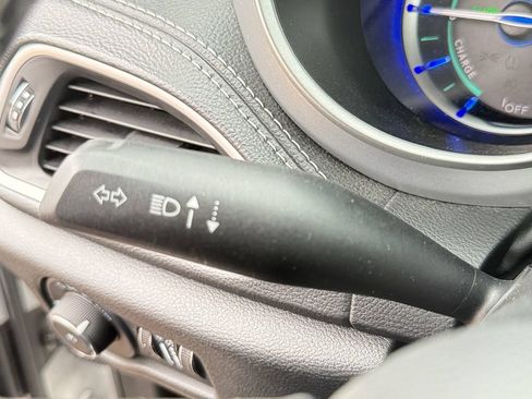 Used 2024 Chrysler Pacifica Limited FWD image 37