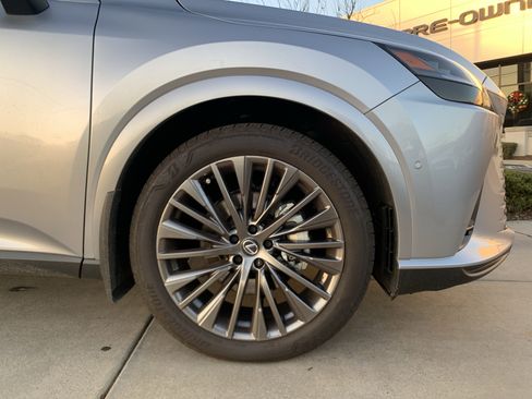 Used 2025 Lexus RX 450h AWD w/ Luxury Package image 13