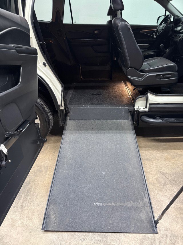 Used 2018 Honda Pilot EX-L image 3