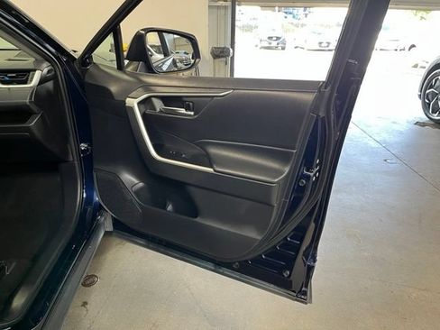 Used 2022 Toyota RAV4 XLE AWD/4WD image 12