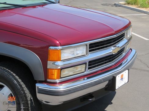 Used 1999 Chevrolet Suburban 4WD w/ Preferred Equipment Group 3 image 38