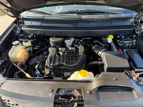 Used 2014 Dodge Journey R/T w/ Flexible Seating Group image 28