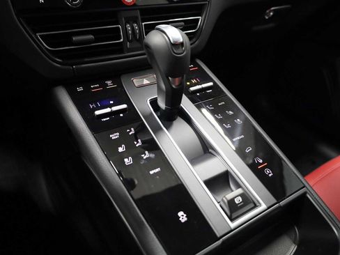 New 2026 Porsche Macan image 29