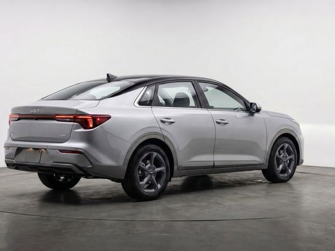 Used 2025 Kia K4 LXS image 9