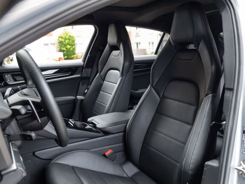 Certified 2025 Porsche Panamera 4 E-Hybrid AWD/4WD image 5
