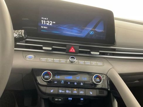 Used 2025 Hyundai Elantra SEL FWD image 19